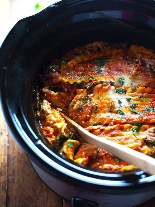 Super Easy Skinny Veggie Crockpot Lasagna - a handful of simple ingredients for a healthy family dinner. | https://trim-life.today